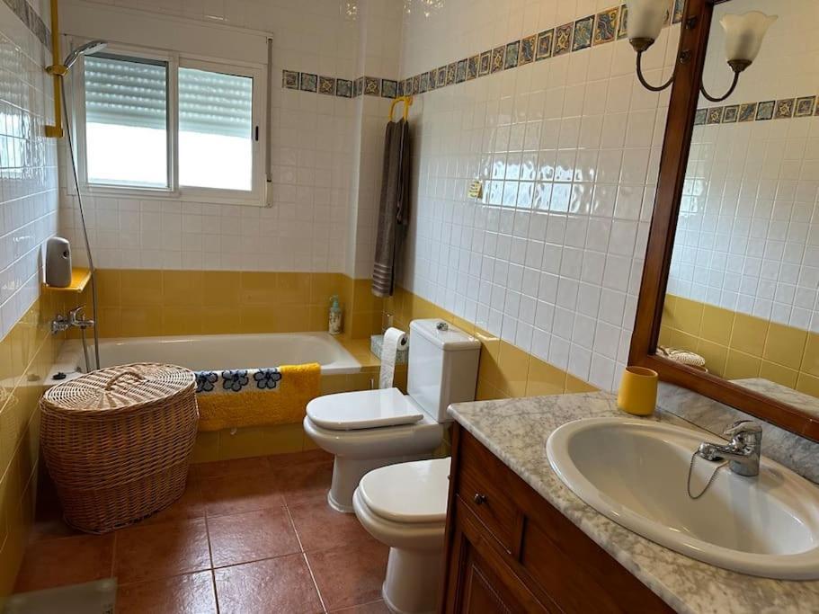 Beautiful With Huge Private Pool And Vineyard View Valenza